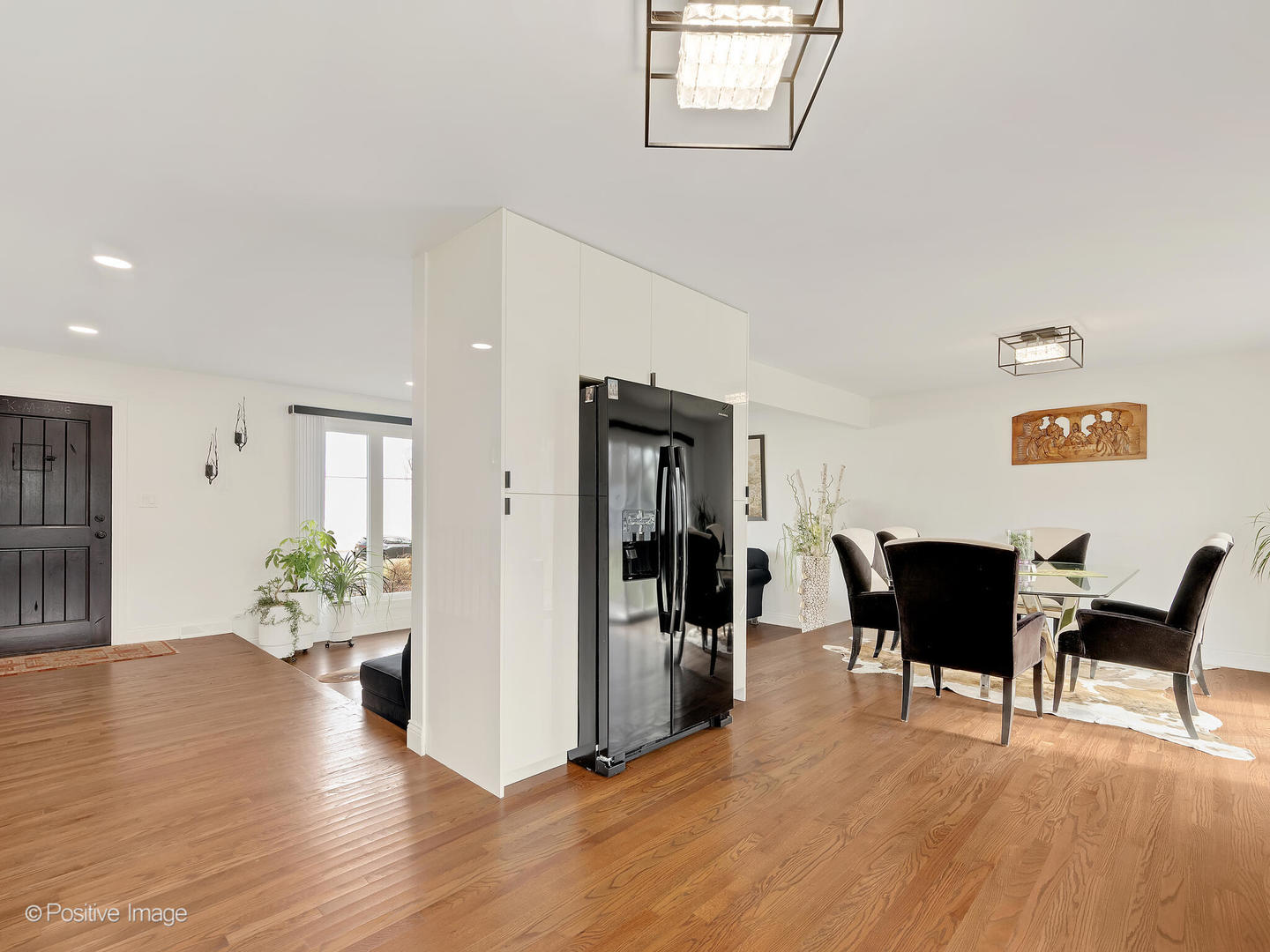 20-w065 South Frontage Road Lemont, IL 60439 - Photo 7 of 30 a view of a dining room with furniture and wooden floor