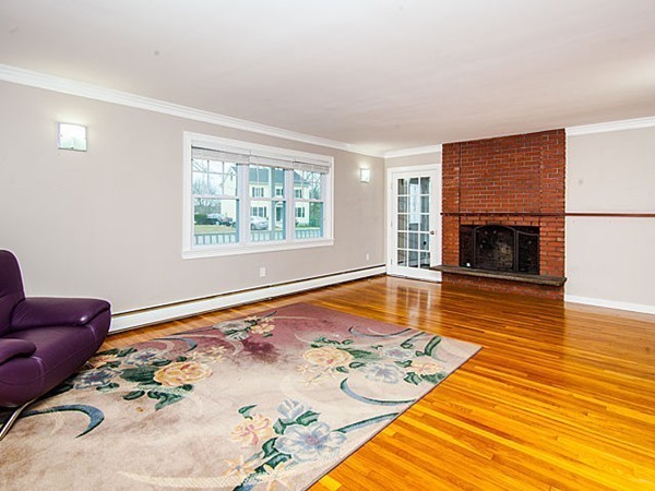30 Hillcrest Road Waltham, MA 02451 - Photo 9 of 30 Gallery Image 9