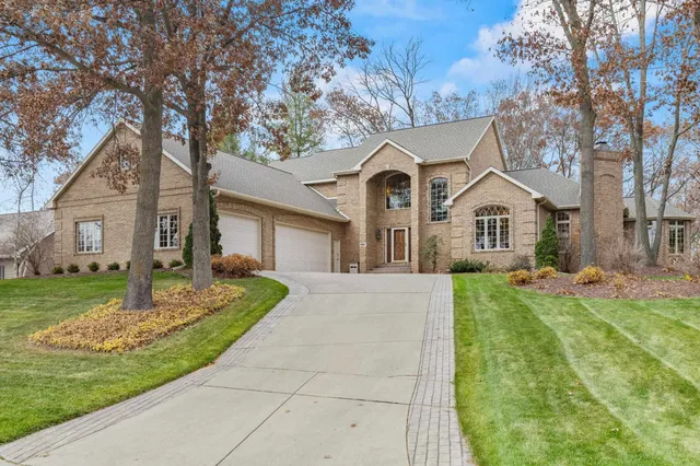 $947,900 | 1935 East Telemark Circle, Green Bay, WI 54313