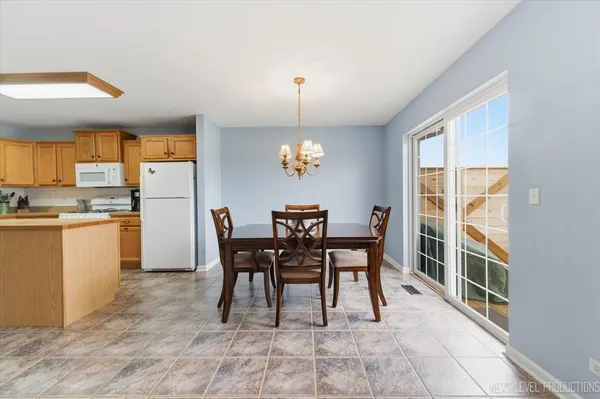 $305,000 | 247 West Dekalb Drive, Maple Park, IL 60151