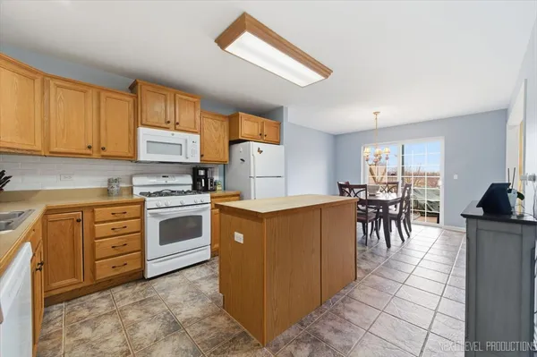 $305,000 | 247 West Dekalb Drive, Maple Park, IL 60151