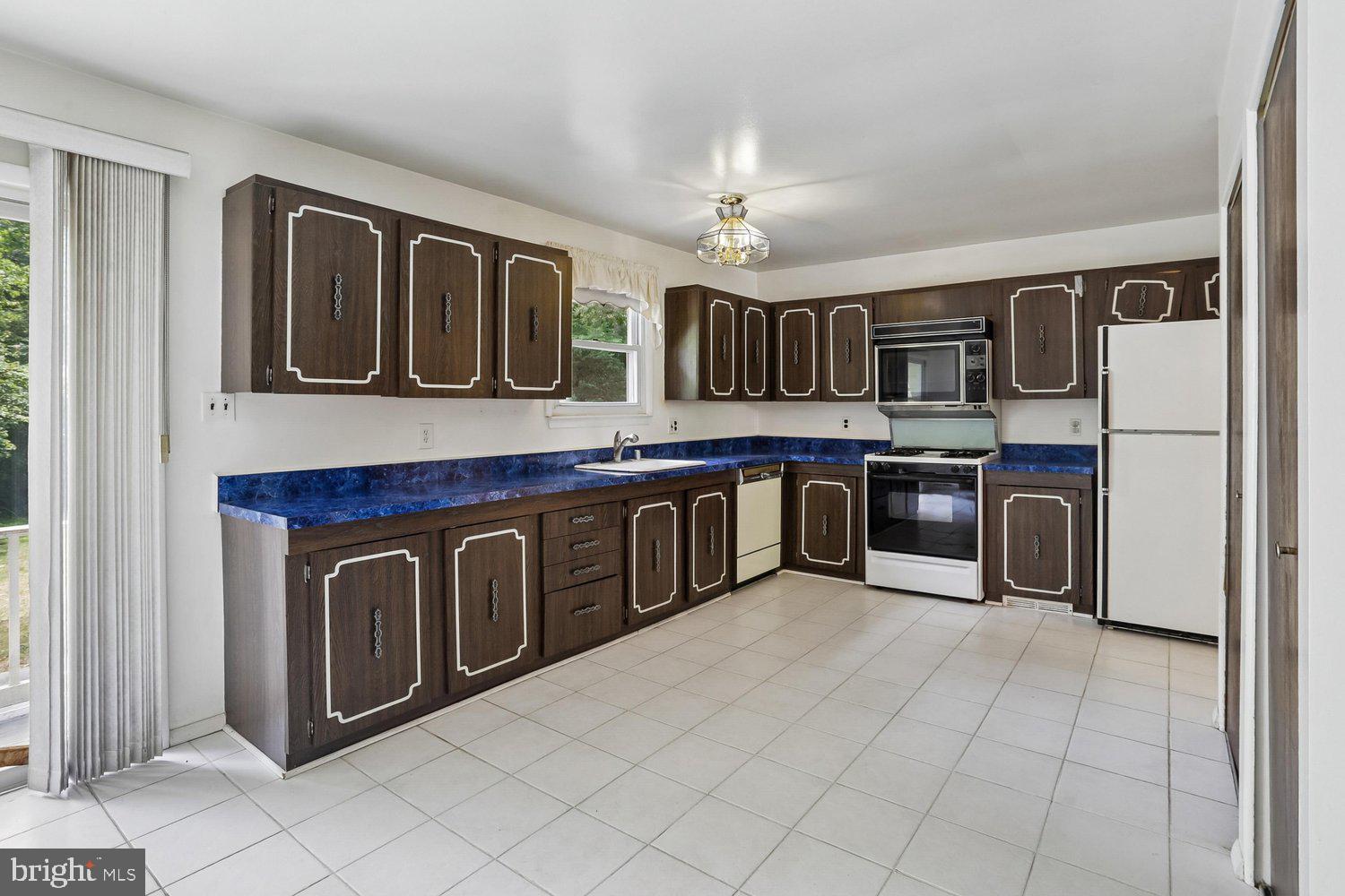 8303 Montpelier Drive Laurel, MD 20708 - Photo 10 of 41 Kitchen