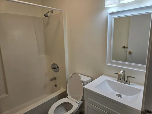 $2,100 | 119 Crooked Hill Road, Unit 104, Pearl River, NY 10965