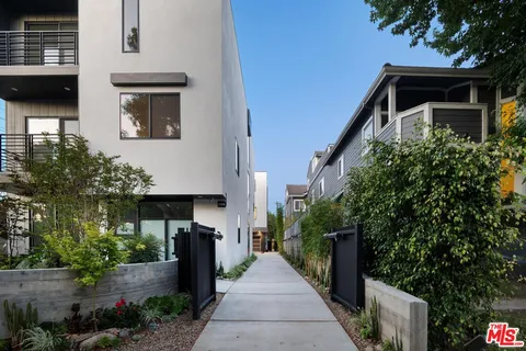 $2,995,000 | 2108 Barry Avenue, Los Angeles, CA 90025