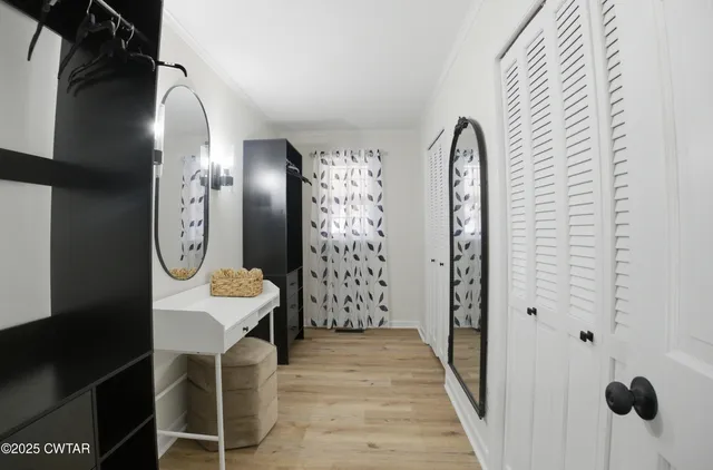 a view of hallway with elevator