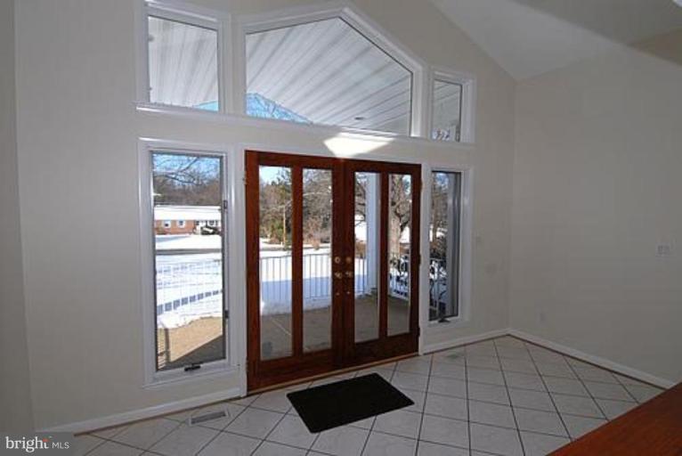14613 Peach Orchard Road Silver Spring, MD 20905 - Photo 2 of 14 Entrance / Foyer