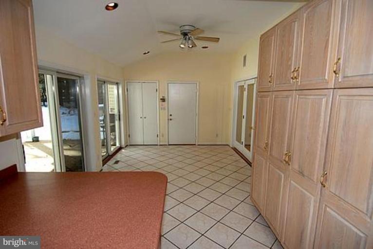 14613 Peach Orchard Road Silver Spring, MD 20905 - Photo 8 of 14 Breakfast Area
