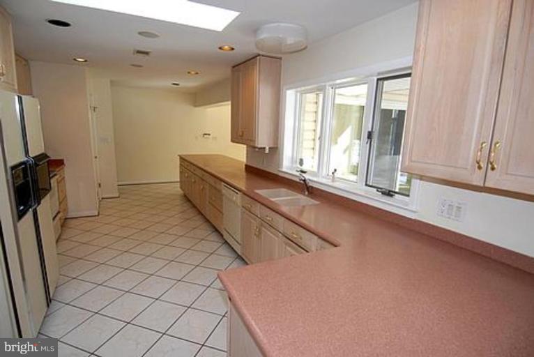 14613 Peach Orchard Road Silver Spring, MD 20905 - Photo 9 of 14 Kitchen