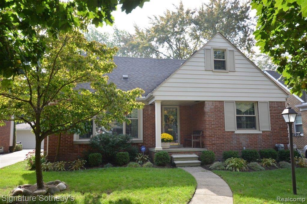 2929 Bembridge Road Royal Oak, MI 48073 - Photo 1 of 24 DSC_0677.JPG