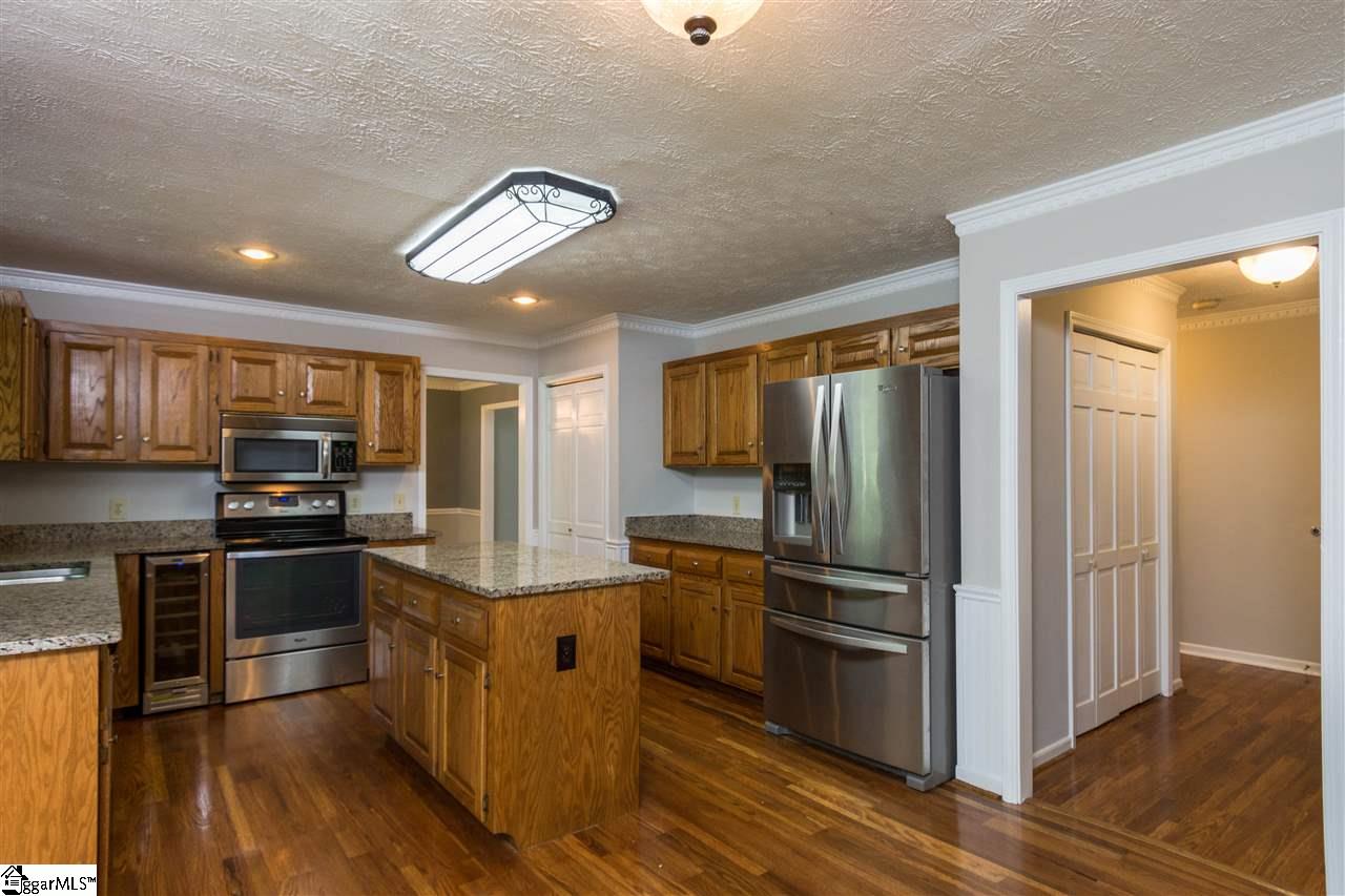 141 Crosswinds Street Greer, SC 29650 - Photo 9 of 30 Gallery Image 9