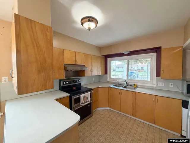 $382,000 | 835 Garfield Street, Lander, WY 82520