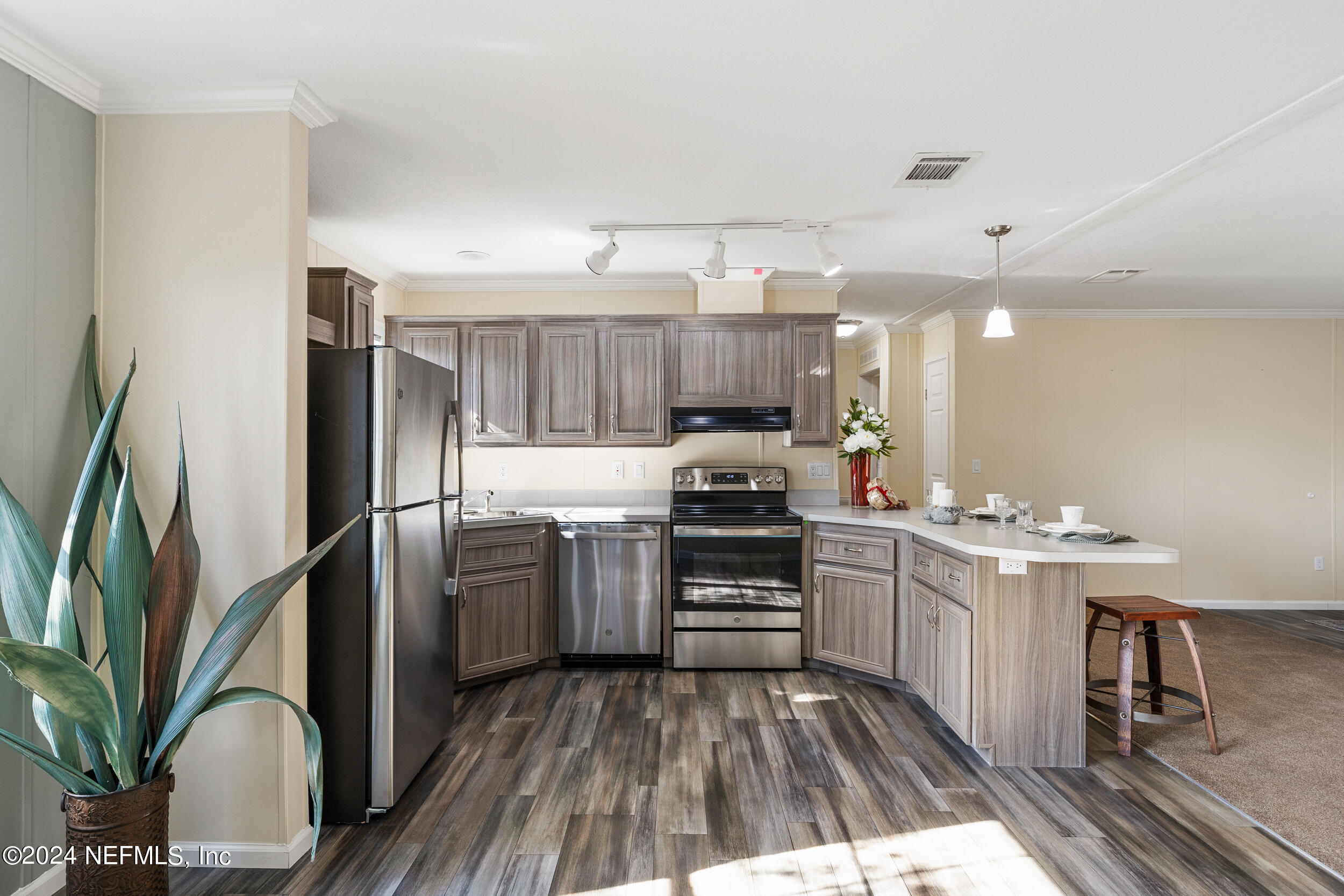 101 Long Branch Court Interlachen, FL 32148 - Photo 3 of 32 101 Long Branch Ct, Interlachen, FL