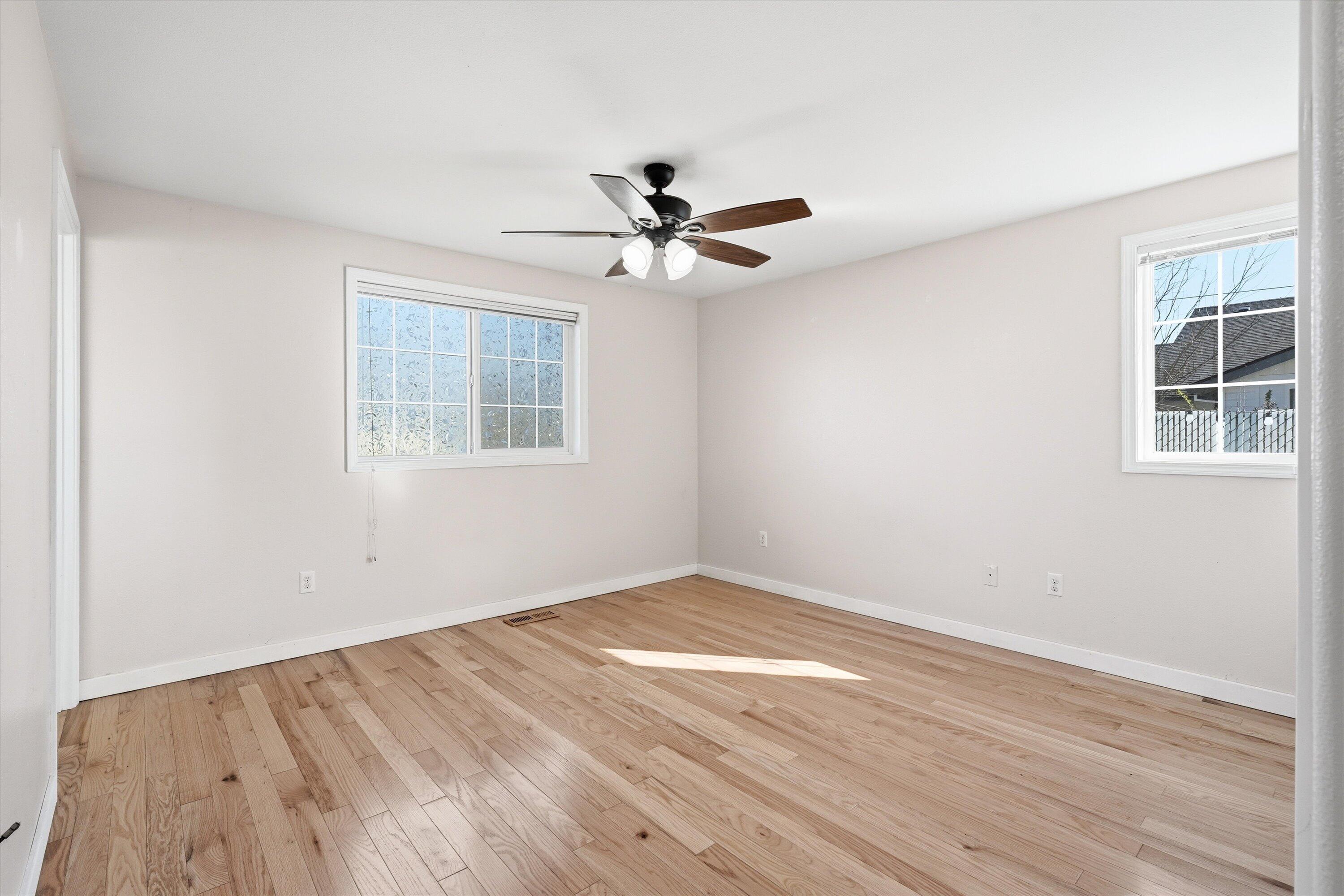 512 Village Drive Central Point, OR 97502 - Photo 12 of 23