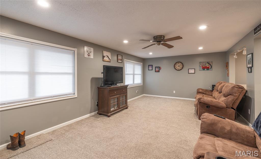 502 Fox Creek Road Rolla, MO 65401 - Photo 3 of 29