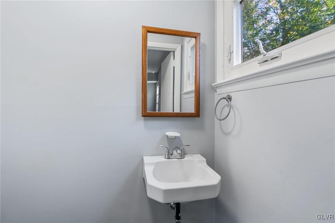 2515 Nottingham Road Bethlehem, PA 18017 - Photo 37 of 43 Gallery Image 37