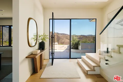 $11,000,000 | 5811 Murphy Way, Malibu, CA 90265