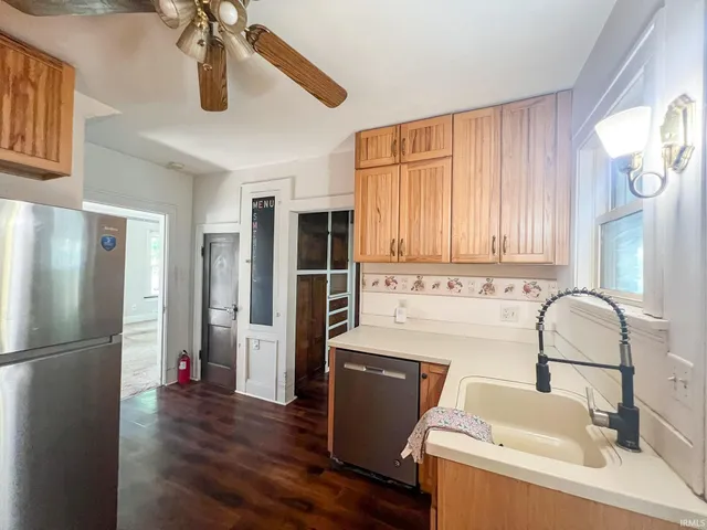 $179,900 | 1321 East Jackson Boulevard, Elkhart, IN 46516