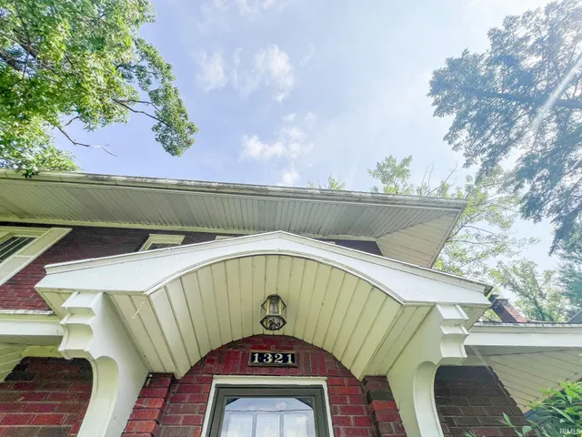 $179,900 | 1321 East Jackson Boulevard, Elkhart, IN 46516