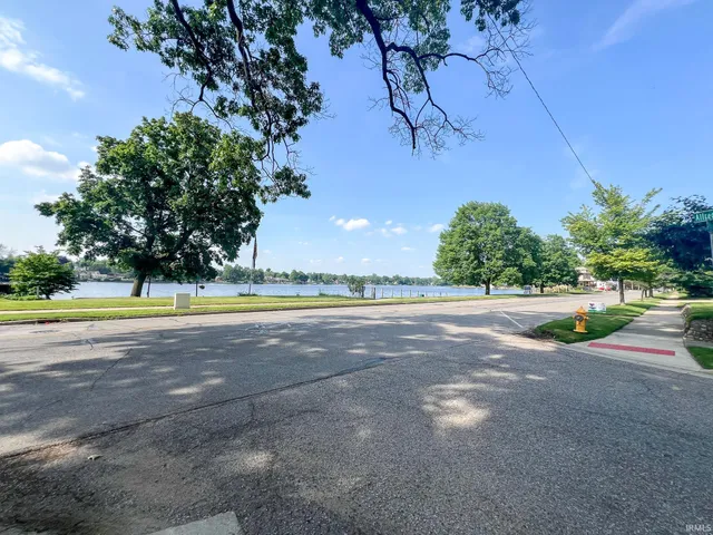 $179,900 | 1321 East Jackson Boulevard, Elkhart, IN 46516