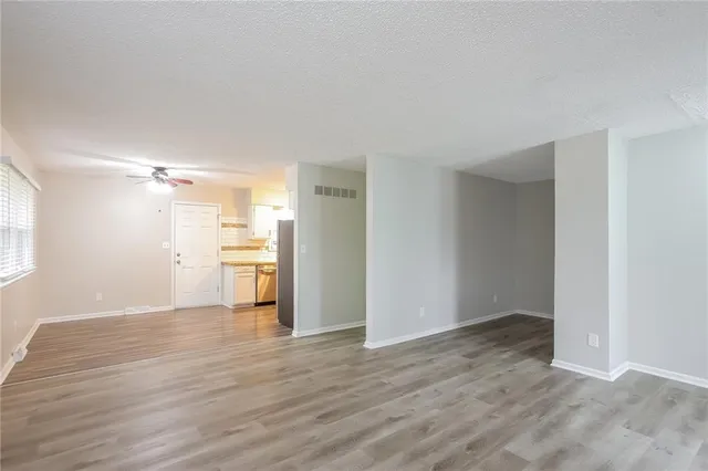 $1,640 | 1416 East Pacific Avenue, Independence, MO 64050