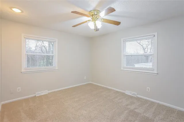 $1,640 | 1416 East Pacific Avenue, Independence, MO 64050