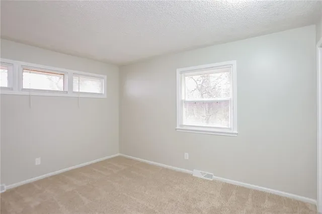 $1,640 | 1416 East Pacific Avenue, Independence, MO 64050