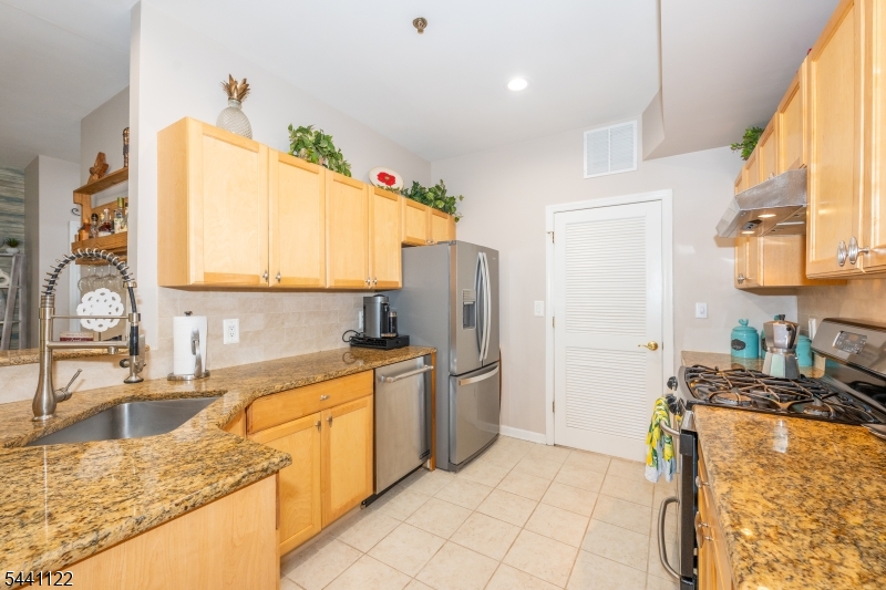 30 Federal Hill Road, Unit 8 Pompton Lakes, NJ 07442 - Photo 20 of 34