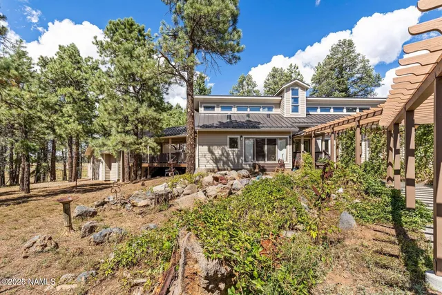 a picture of a bench in a white building