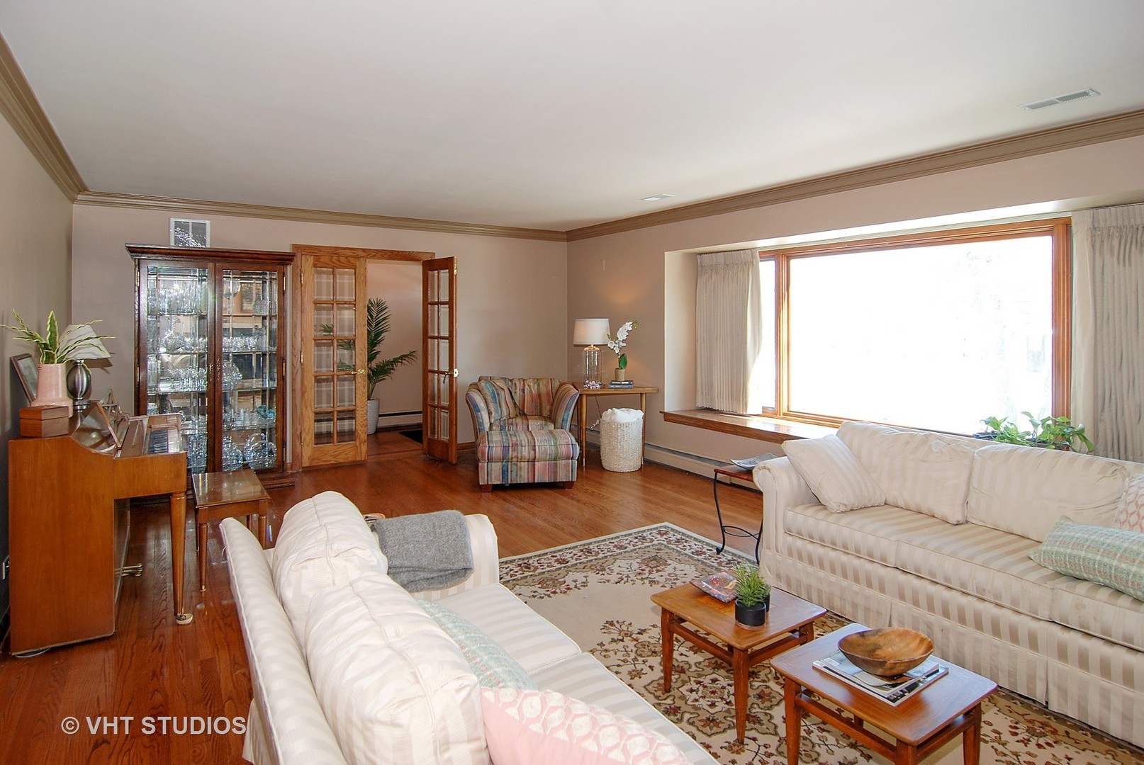 174 Fairbank Road Riverside, IL 60546 - Photo 4 of 31 a living room with furniture and a large window