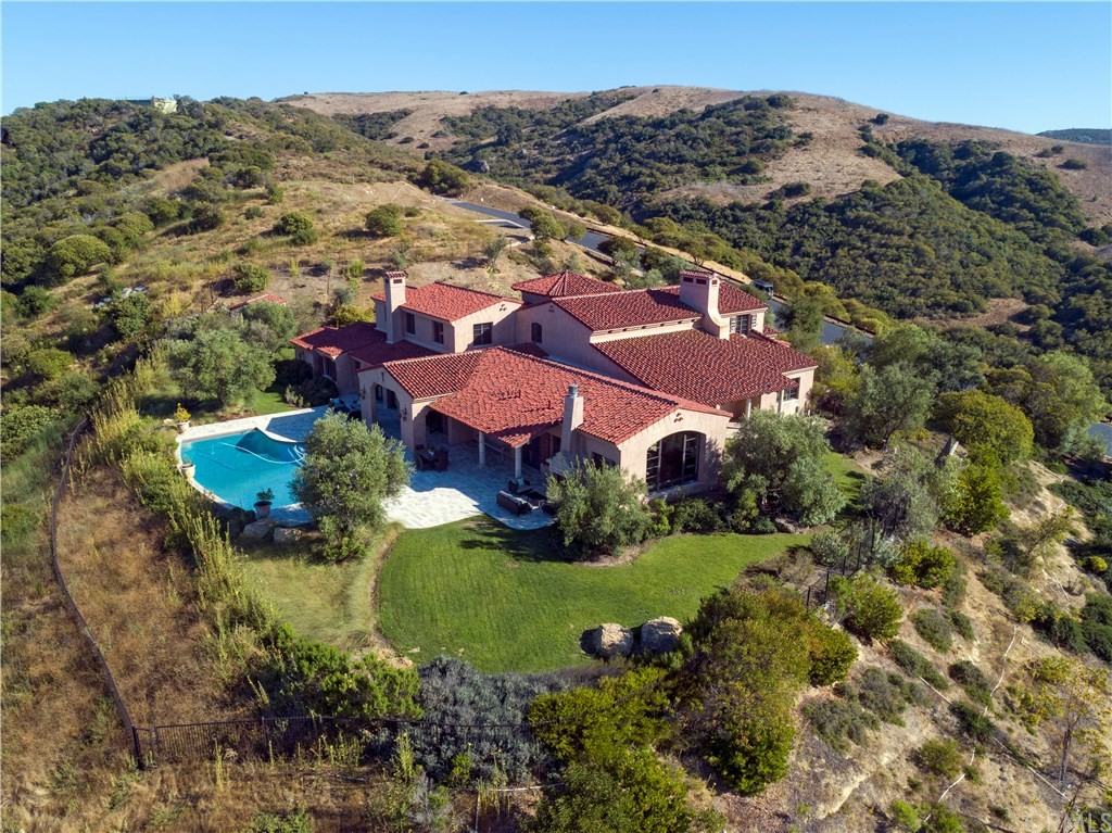 82 Golden Eagle Irvine, CA 92603 - Photo 39 of 40 an aerial view of residential houses with outdoor space