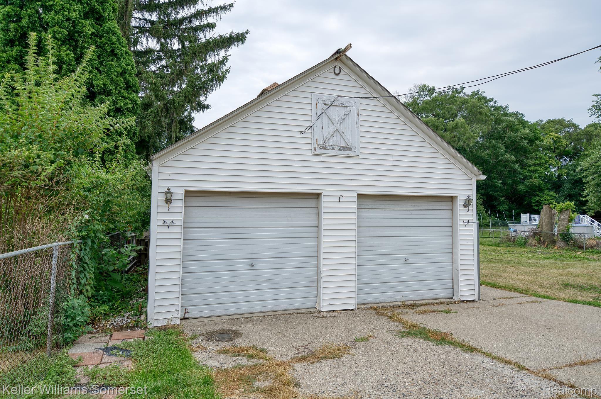 8485 Stephens Road Center Line, MI 48015 - Photo 3 of 27 Gallery Image 3
