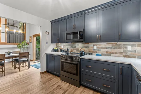 $425,000 | 12 Oak Shore Drive, Burnsville, MN 55306
