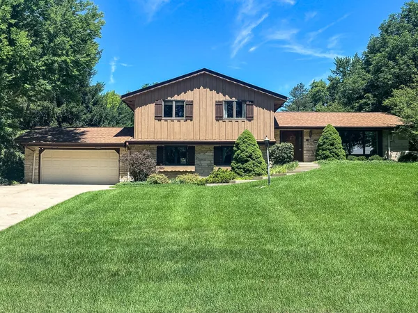 $4,800 | 6211 Fisher Lane, Greendale, WI 53129
