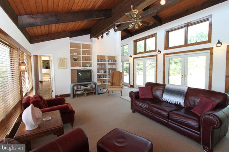 12905 Esworthy Road North Potomac, MD 20878 - Photo 2 of 10 Family Room