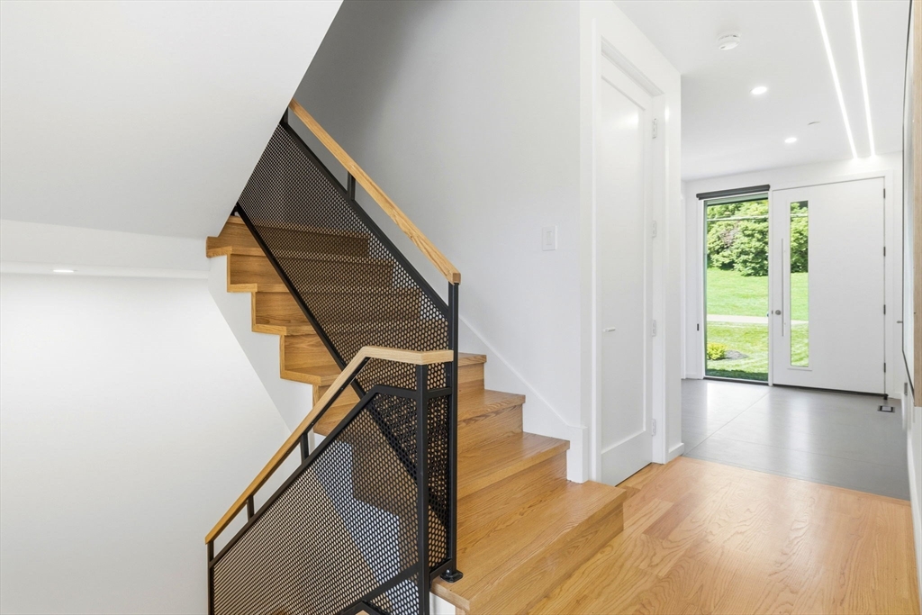 9 Algonquin Road, Unit 2 Chestnut Hill, MA 02467 - Photo 13 of 37