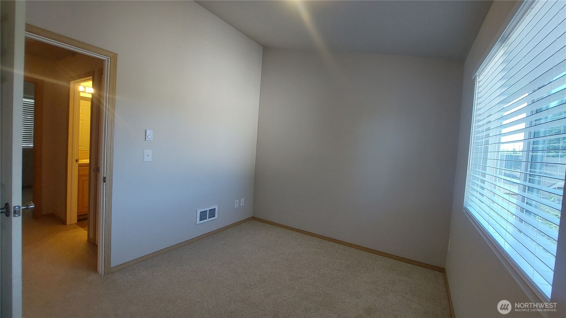 6907 Rainier Drive, Unit 1B Everett, WA 98203 - Photo 14 of 31