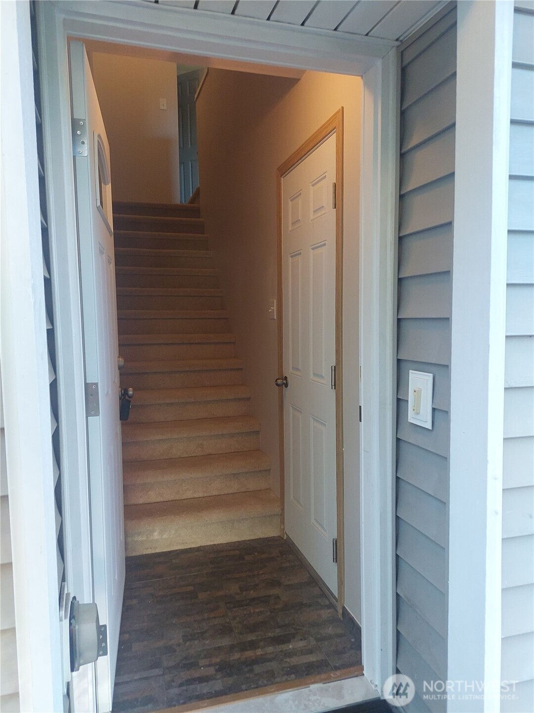 6907 Rainier Drive, Unit 1B Everett, WA 98203 - Photo 4 of 31