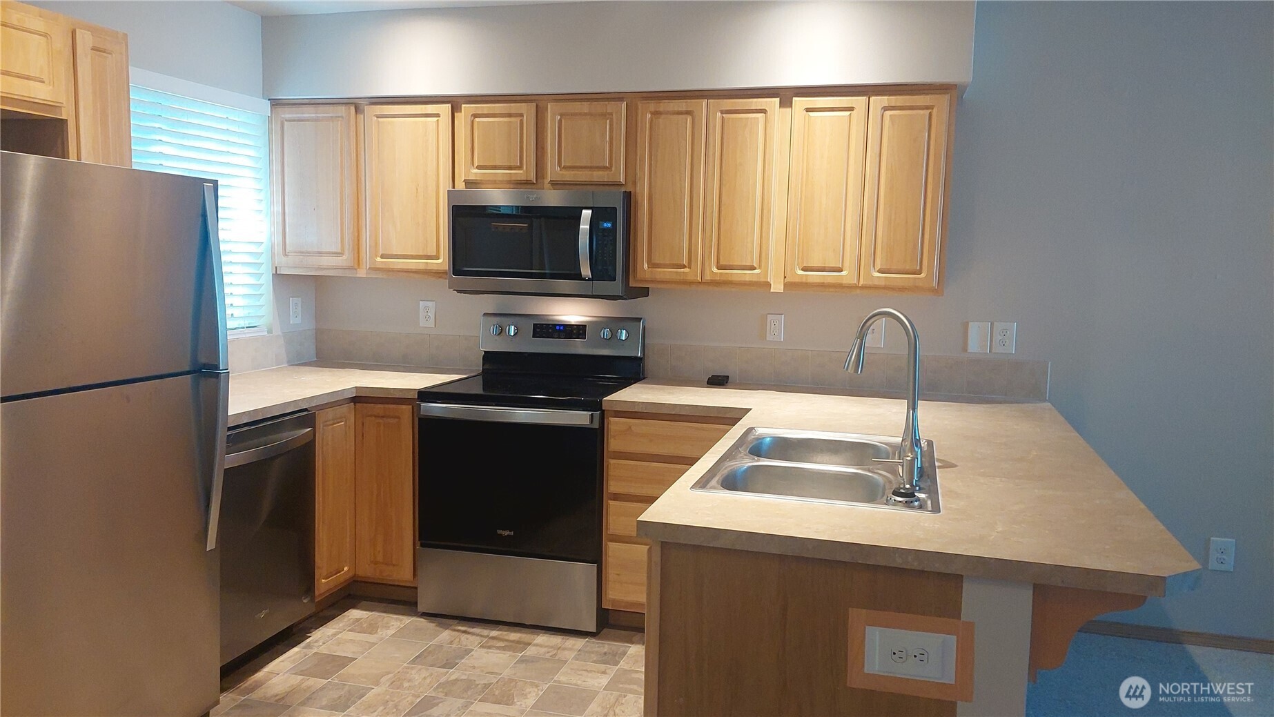 6907 Rainier Drive, Unit 1B Everett, WA 98203 - Photo 6 of 31