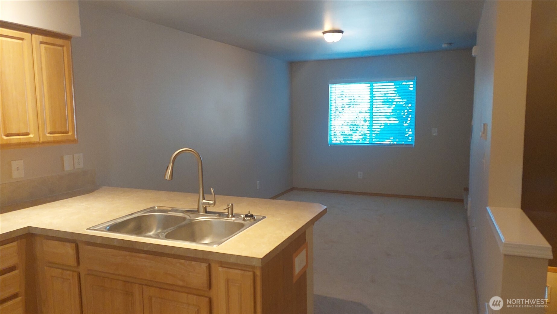 6907 Rainier Drive, Unit 1B Everett, WA 98203 - Photo 8 of 31