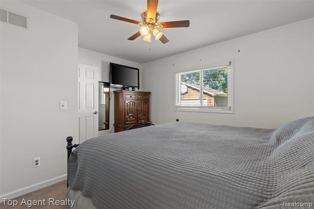 49431 Fuller Road Chesterfield, MI 48051 - Photo 14 of 36