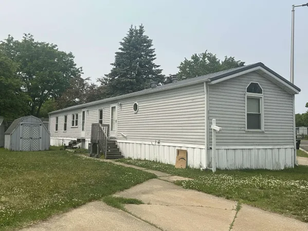 $46,500 | 666 South Bluff Road, Unit 818, South Beloit, IL 61080