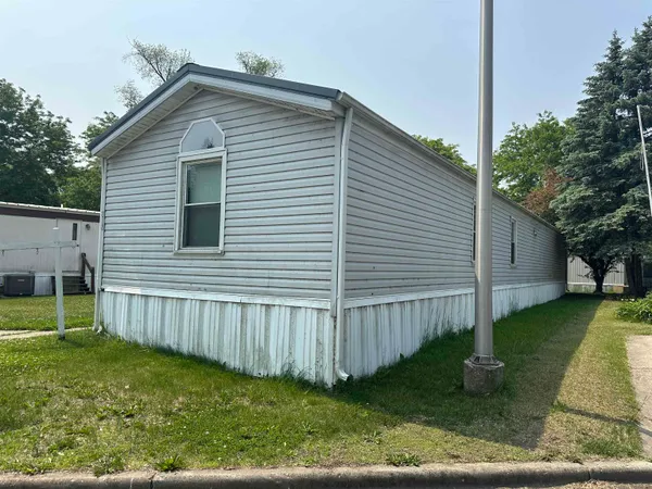 $44,900 | 666 South Bluff Road, Unit 818, South Beloit, IL 61080