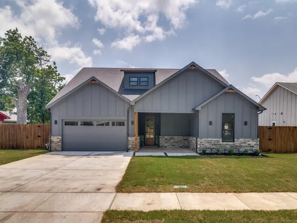 $379,900 | 98 San Jacinto Street, Terrell, TX 75160