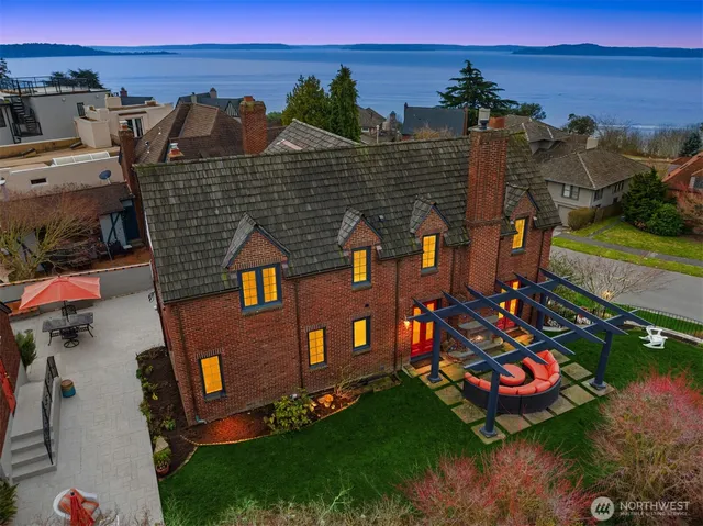 $3,250,000 | 2256 West Viewmont Way West, Seattle, WA 98199