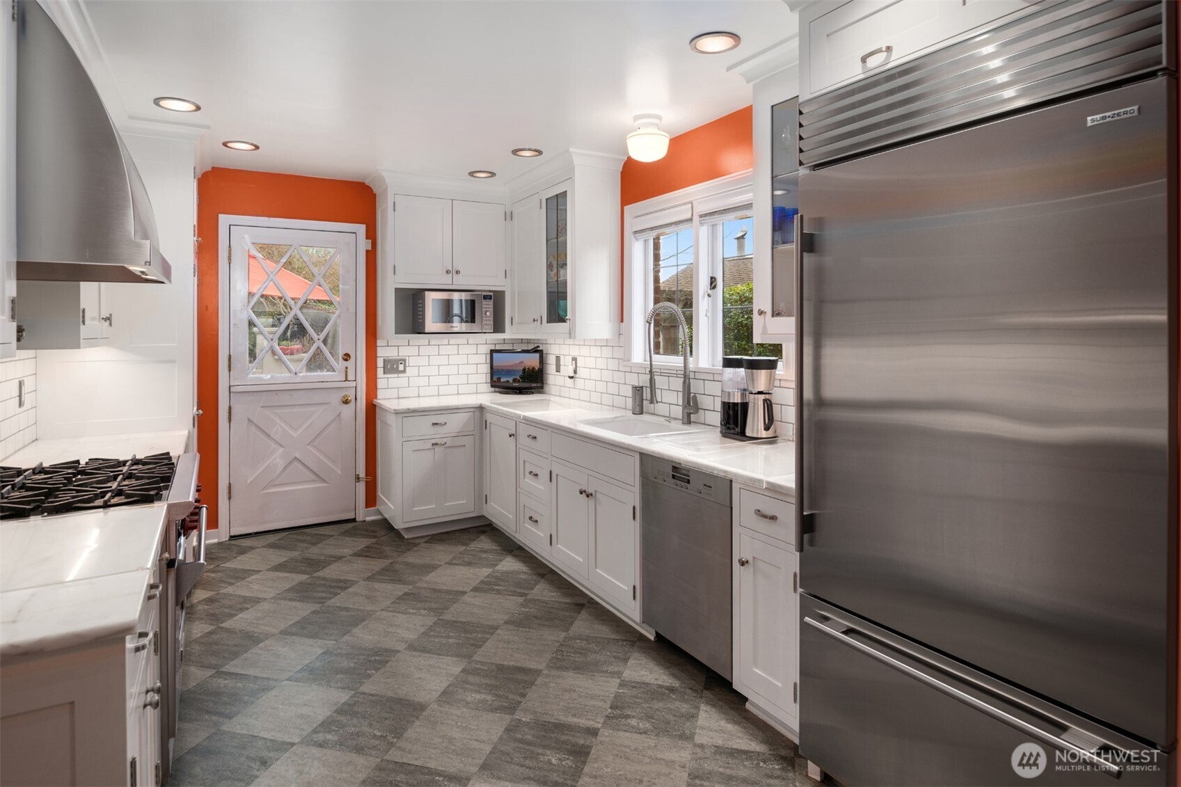 2256 West Viewmont Way West Seattle, WA 98199 - Photo 16 of 40