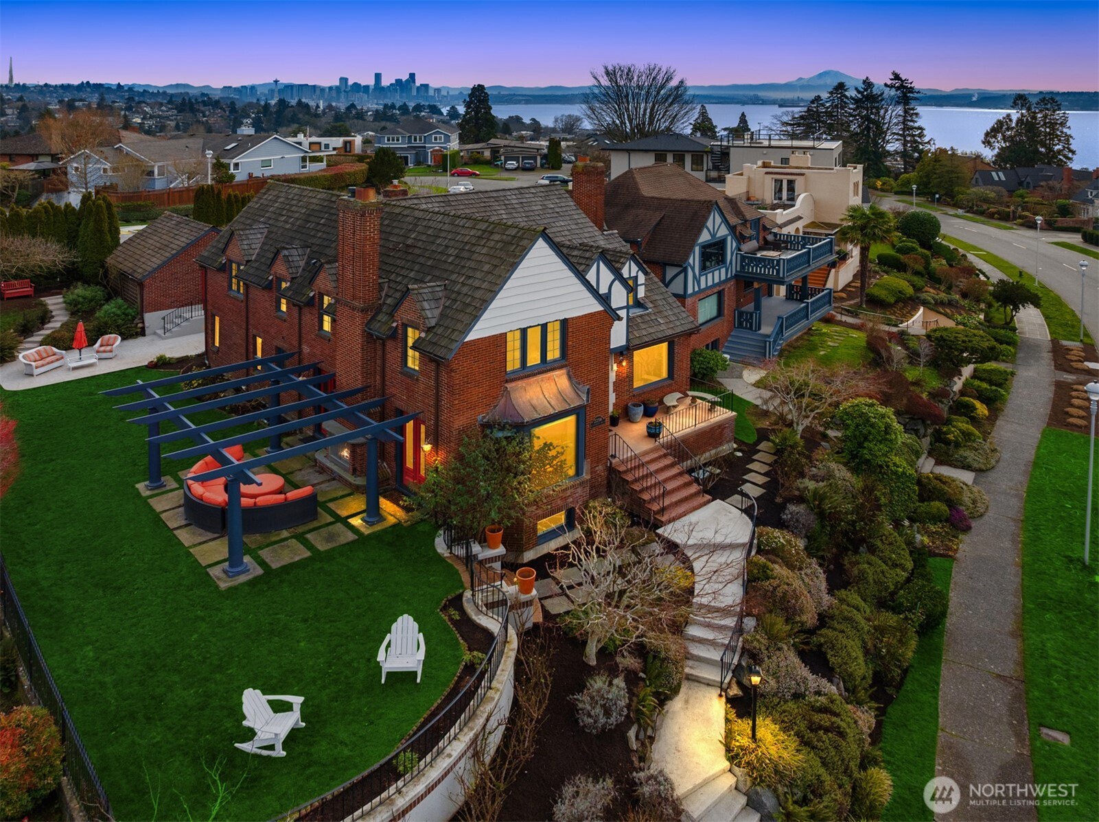 2256 West Viewmont Way West Seattle, WA 98199 - Photo 2 of 40