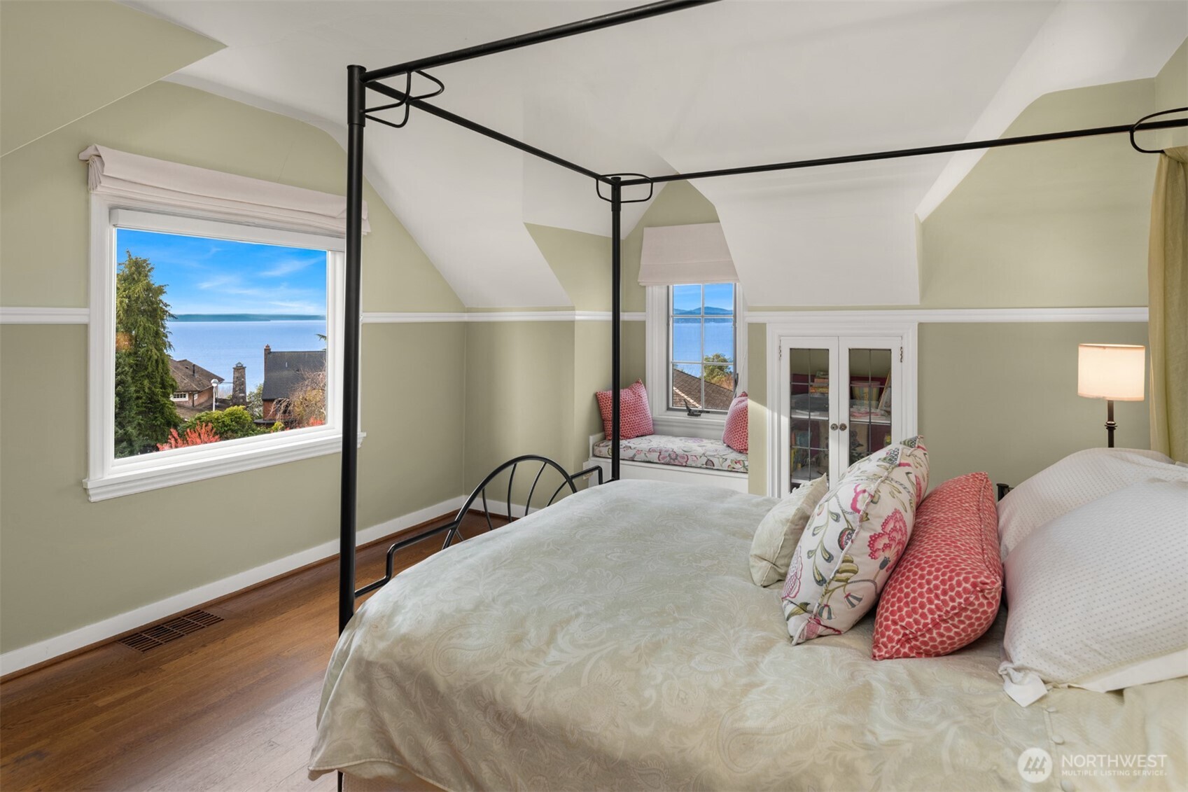 2256 West Viewmont Way West Seattle, WA 98199 - Photo 29 of 40