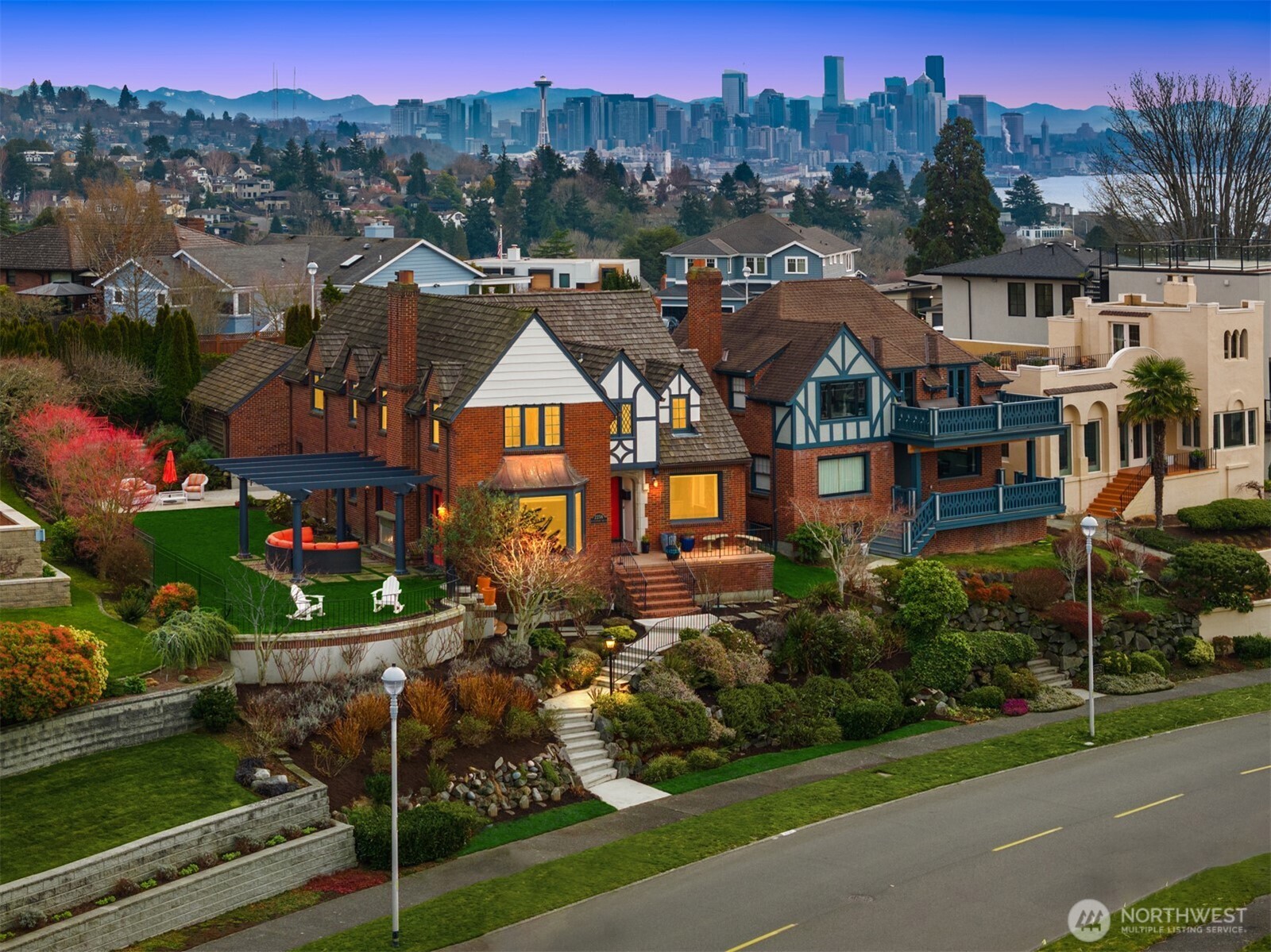 2256 West Viewmont Way West Seattle, WA 98199 - Photo 4 of 40