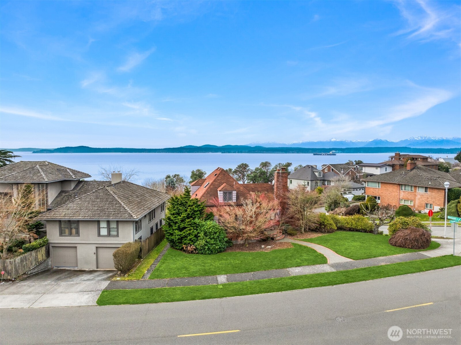 2256 West Viewmont Way West Seattle, WA 98199 - Photo 8 of 40