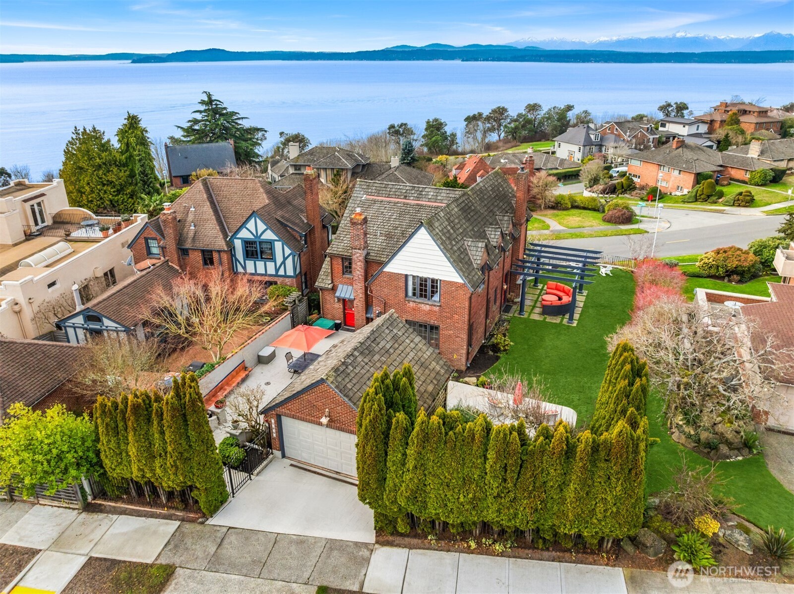 2256 West Viewmont Way West Seattle, WA 98199 - Photo 9 of 40